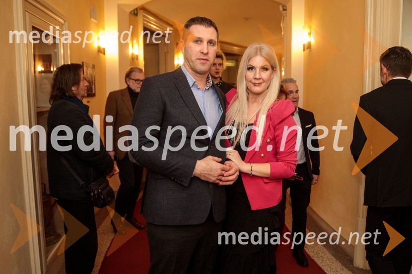  Gašper Martinc, vodja vzdrževanja;  Hana Souček Martinc, svetovalka za odnose z javnostmiItalijanka v Alžiru, premiera opere v SNG Opera in balet Ljubljana