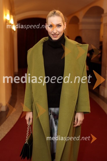  Sara Briški Cirman - Raiven, pevka, harfistkaItalijanka v Alžiru, premiera opere v SNG Opera in balet Ljubljana