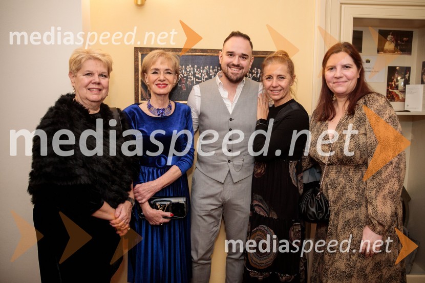  Irena  Butoln, germanistka;  Metka  Premerl, slavistka;  Žiga Lakner, pevec;  Darja Štravs Tisu, radijska voditeljica, glasbenica in fotografinja;  Teja Pelko, novinarka, Svet24Italijanka v Alžiru, premiera opere v SNG Opera in balet Ljubljana