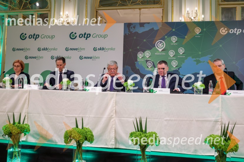 mag. Anita Stojčevska, glavna izvršna direktorica SKB;  John Denhof, predsednik uprave NKBM;  Sándor Csányi, predsednik in glavni izvršni direktor, OTP Bank;  ... ;  ... Nova KBM postala članica skupine OTP, novinarska konferenca