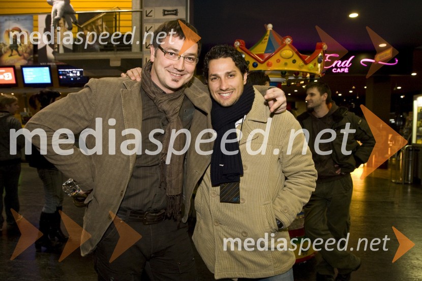 Miha Tozon, direktor fotografije in snemalec v filmu Gola resnica in Jernej Tozon, pevec skupine ČukiPremiera filma Gola resnica