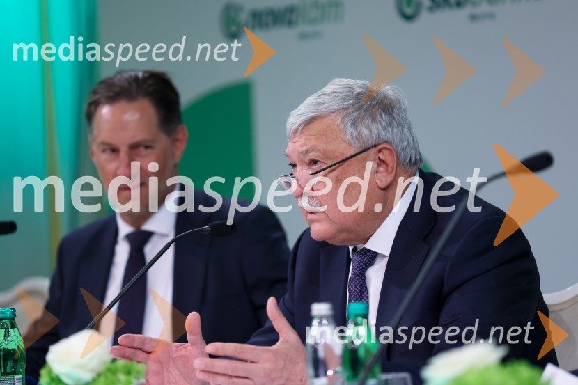  Sándor Csányi, predsednik in glavni izvršni direktor, OTP BankNova KBM postala članica skupine OTP, novinarska konferenca