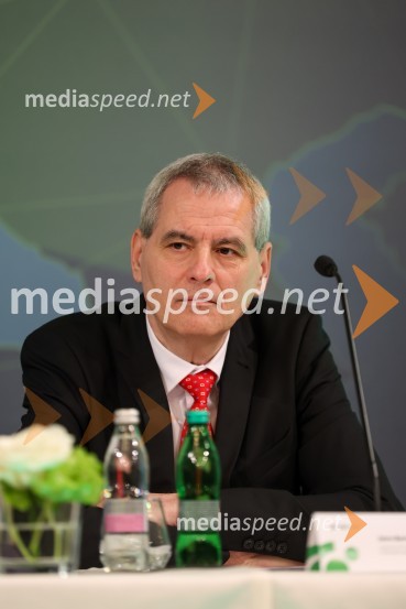 Imre Bertalan, namestnik predsednika upravnega odbora, SKBNova KBM postala članica skupine OTP, novinarska konferenca