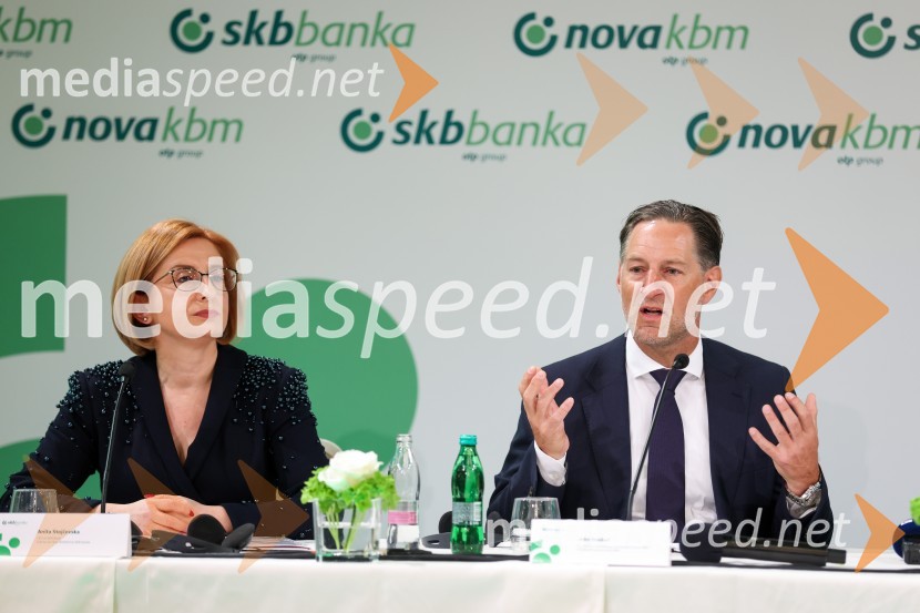 mag. Anita Stojčevska, glavna izvršna direktorica SKB;  John Denhof, predsednik uprave NKBMNova KBM postala članica skupine OTP, novinarska konferenca
