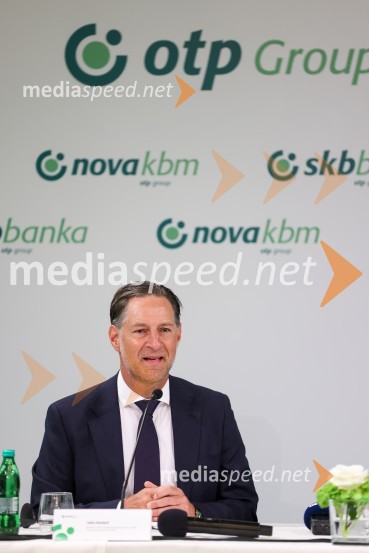  John Denhof, predsednik uprave NKBMNova KBM postala članica skupine OTP, novinarska konferenca
