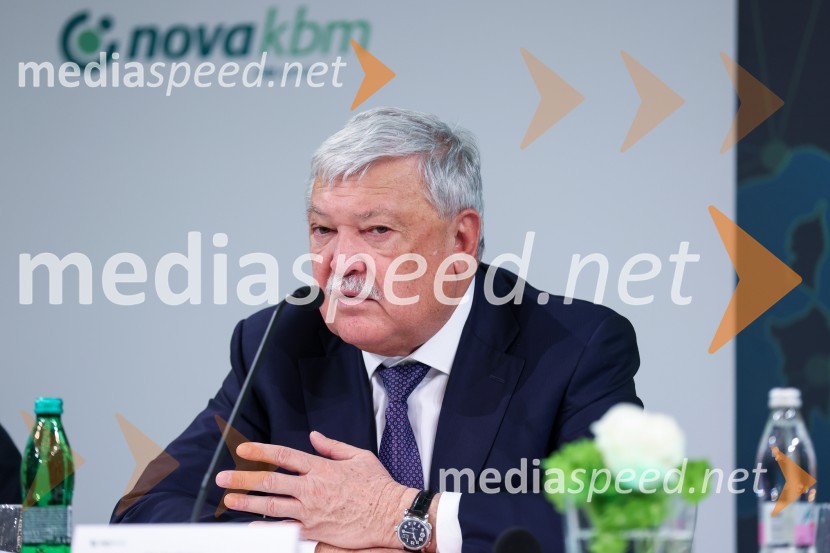  Sándor Csányi, predsednik in glavni izvršni direktor, OTP BankNova KBM postala članica skupine OTP, novinarska konferenca