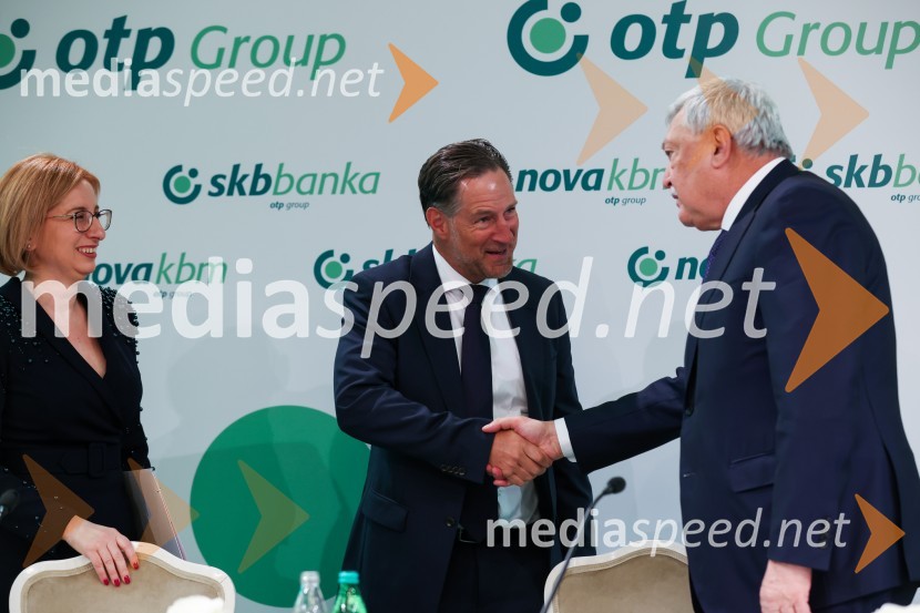 mag. Anita Stojčevska, glavna izvršna direktorica SKB;  John Denhof, predsednik uprave NKBM;  Sándor Csányi, predsednik in glavni izvršni direktor, OTP BankNova KBM postala članica skupine OTP, novinarska konferenca