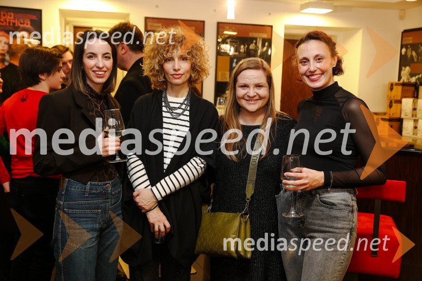  Saša Dragaš, asistentka kostumografinje;  Jelena Proković, kostumografinja, JSP;  Alma Rahne, novinarka;  Anja Drnovšek, igralkaLepa Vida, premiera predstave, Gledališče Koper