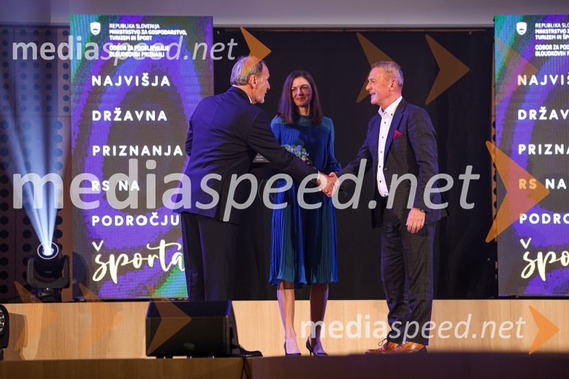  Viki Grošelj, alpinist;  Petra Tramte,  vodja, Sektor za razvoj in programe športa;  Branko Recek, predsednik Občinske športne zveze Moravske Toplice58. podelitev Bloudkovih priznanj za leto 2022