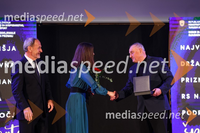  Viki Grošelj, alpinist;  Petra Tramte,  vodja, Sektor za razvoj in programe športa;  Branko Terglav, nekdanji pravnik58. podelitev Bloudkovih priznanj za leto 2022