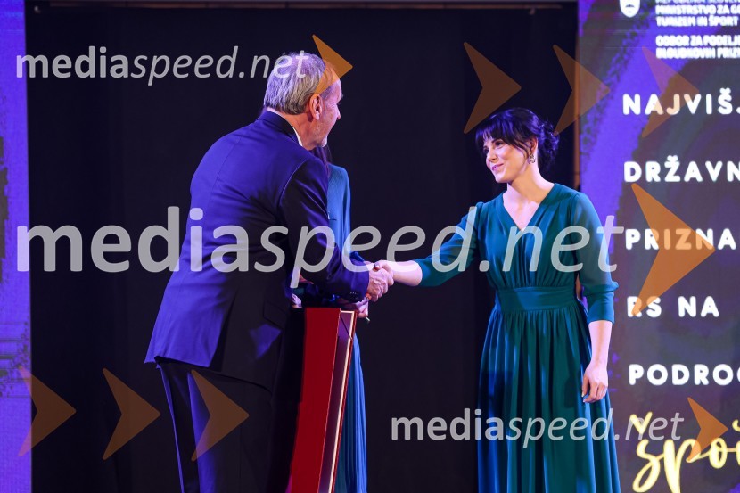  Viki Grošelj, alpinist;  Gloria Kotnik, deskarka na snegu 58. podelitev Bloudkovih priznanj za leto 2022