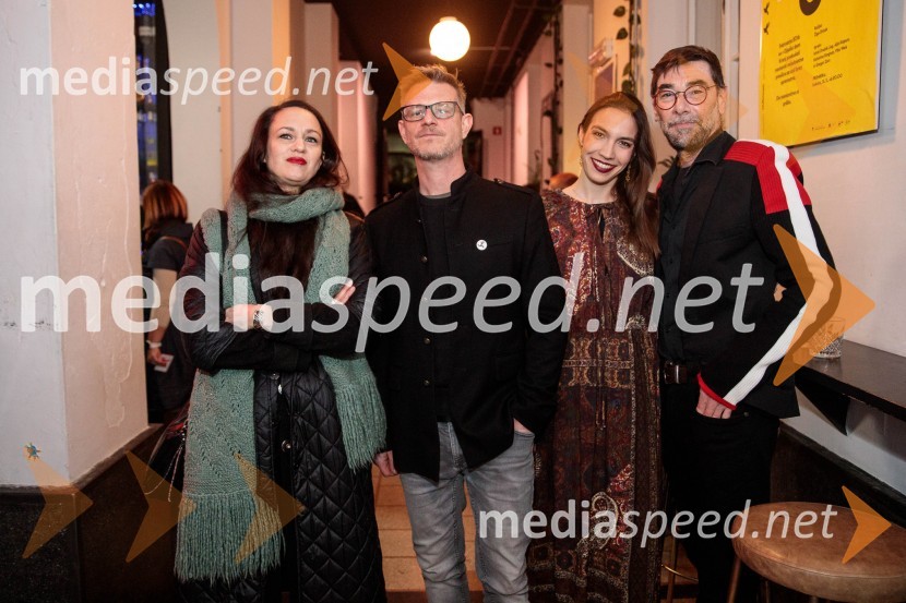  Katarina Stegnar, igralka;  Tibor Mihelič Syed, direktor, Slovensko mladinsko gledališče;  Klara Kastelec, igralka;  Matjaž Pograjc, režiserLjubimki, premiera predstave v SMG Ljubljana