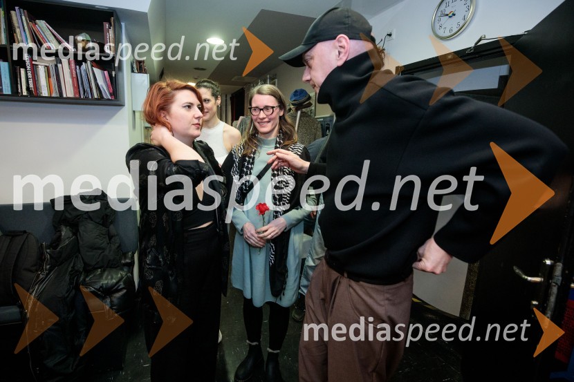  Nina  Ramšak Marković, režiserka;  Urška Brodar, dramaturginja, Slovensko mladinsko gledališče;  Goran Injac, umetniški vodja, Slovensko mladinsko gledališčeLjubimki, premiera predstave v SMG Ljubljana