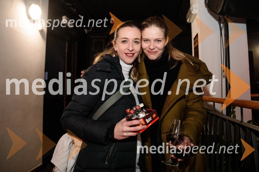  ... ;  Mia Skrbinac, igralkaLjubimki, premiera predstave v SMG Ljubljana