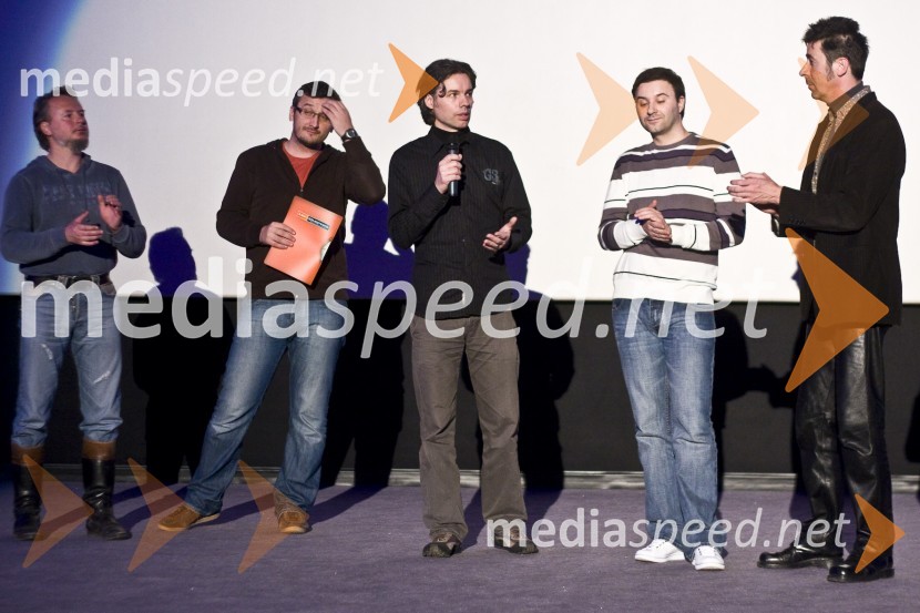 Dr. Artur Štern, igralec v filmu Gola resnica, Željko Čakarevič - Željkič, voditelj premiere in moderator Radia Expres, Vojko Anzeljc, režiser filma Gola resnica, Sašo Đukić, igralec v filmu in Franci Kek, scenarist filma Gola resnicaPremiera filma Gola resnica