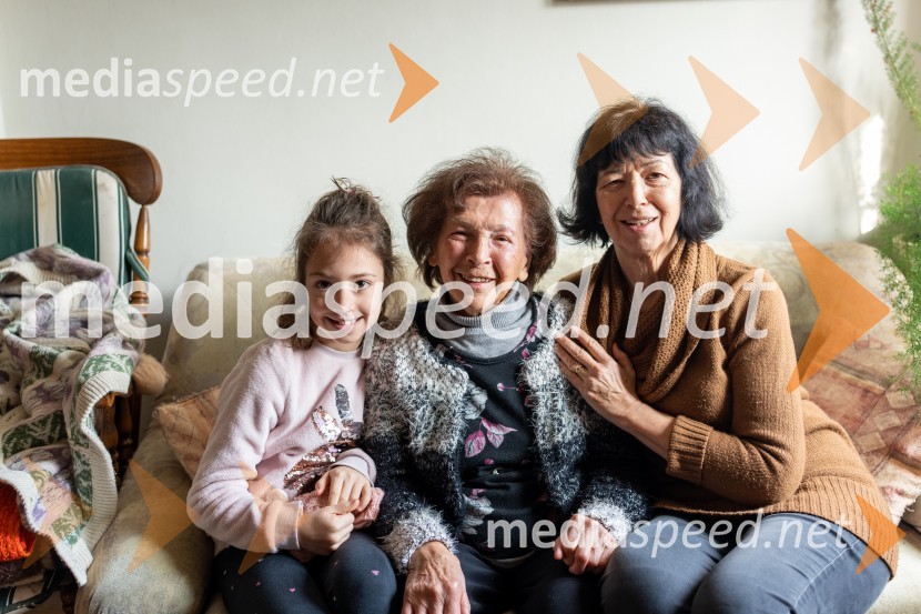  ... ;  Antonija Kontler;  Jasna Kontler Salamon, dolgoletna novinarka, Slovenske noviceAntonija Kontler, portret 100 letnice