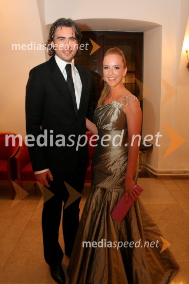  Jan Plestenjak, pevec;  Ota Širca Roš, voditeljicaJan Plestenjak in 