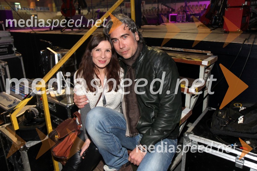  Jana Ujčič, novinarka, Pop TV;  Jan Plestenjak, pevecJan Plestenjak in 