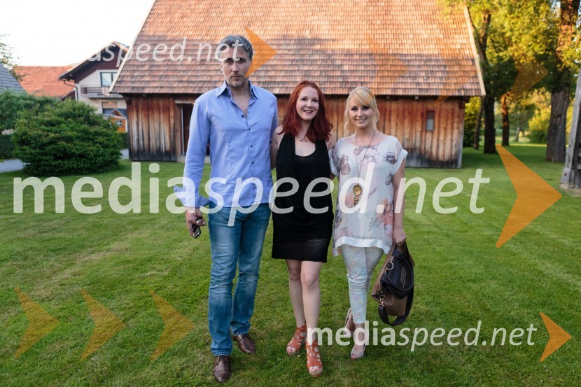  Jan Plestenjak, pevec;  Sonja Javornik, novinarka, Svet 24;  Saša Lendero, pevka, voditeljicaJan Plestenjak in 