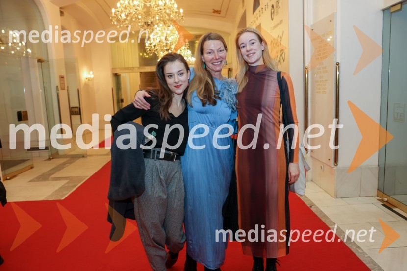  Liza Marijina, igralka;  Nataša Matjašec Rošker, igralka;  Julija Klavžar, igralkaFrank V., premiera drame v SNG Maribor