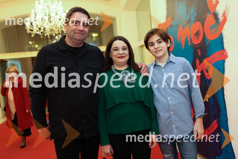  Marjan  Nećak, režiser, skladatelj in scenograf;  Aneta Nećak;  Jan NećakFrank V., premiera drame v SNG Maribor