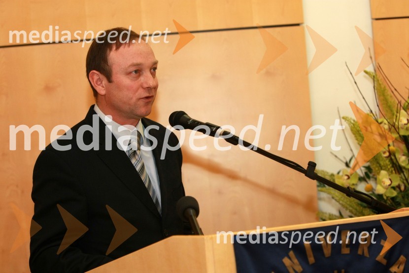 Stane Kocutar, urednik oddaj na Radiu Maribor in povezovalec dogodkaRektorjev dan Univerze v Mariboru 2009, promocija doktorjev znanosti in podelitev nagrad