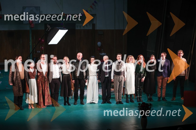  Gorazd Jakomini, igralec ;  Lara Fortuna, igralka;  Blaž Valič, igralec;  Luka Marcen, režiser;  ... ;  ... ;  Arna  Hadžialjević, igralka;  Bine Matoh, igralec;  Jure Kopušar, igralec;  ... ;  ... ;  ... ;  ... ;  ... Antigona, premiera drame, SNG Nova Gorica