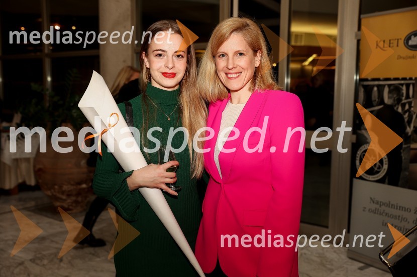  Lara Fortuna, igralka;  Metka Sulič, odnosi z javnostjo SNG Nova GoricaAntigona, premiera drame, SNG Nova Gorica