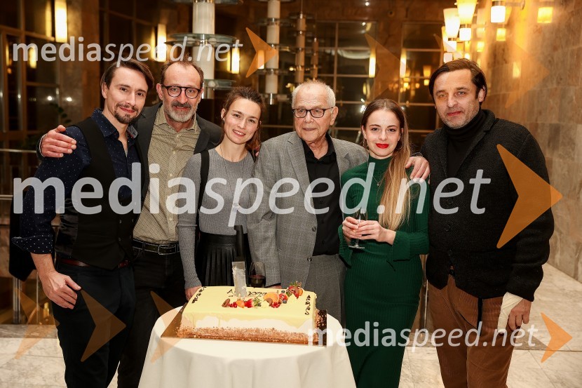  Jure Kopušar, igralec;  Blaž Valič, igralec;  Arna  Hadžialjević, igralka;  Bine Matoh, igralec;  Lara Fortuna, igralka;  Gorazd Jakomini, igralec Antigona, premiera drame, SNG Nova Gorica