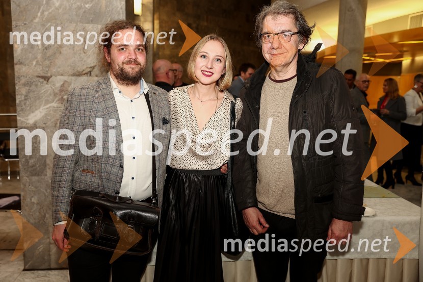  Luka Marcen, režiser;  Lara Ekar Grlj, koreografinja;  Mitja Vrhovnik Smrekar, skladateljAntigona, premiera drame, SNG Nova Gorica