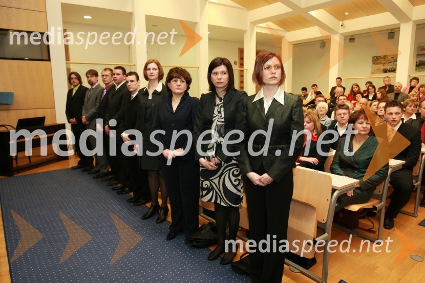 Dr. Vladimir Grubelnik, Fakulteta za naravoslovje in matematiko, dr. Sebastjan Bevc, Medicinska fakulteta, dr. Andrej Taranenko, Fakulteta za naravoslovje in matematiko, dr. Rok Klobučar, Fakulteta za strojništvo, dr. Marko Tramšek, Fakulteta za kemijo in kemijsko tehnologijo, dr. Nataša Šuman, Fakulteta za gradbeništvo, dr. Alenka Valh Lopert, Filozofska fakulteta, dr. Klavdija Rižnar, Fakulteta za kemijo in kemijsko tehnologijo, in dr. Eva Konečnik Kotnik, Filozofska fakultetaRektorjev dan Univerze v Mariboru 2009, promocija doktorjev znanosti in podelitev nagrad