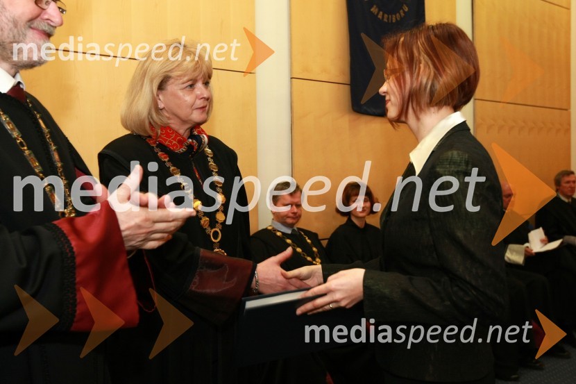 Red. prof. dr. Jana Bezenšek, prodekanica Filozofske fakultete in dr. Eva Konečnik Kotnik, Filozofska fakultetaRektorjev dan Univerze v Mariboru 2009, promocija doktorjev znanosti in podelitev nagrad