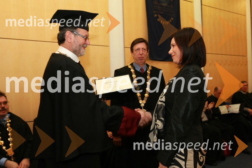 Prof. dr. Ivan Rozman, rektor Univerze v Mariboru in dr. Klavdija Rižnar, Fakulteta za kemijo in kemijsko tehnologijoRektorjev dan Univerze v Mariboru 2009, promocija doktorjev znanosti in podelitev nagrad