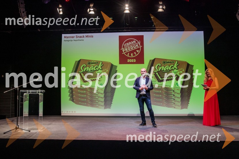  Dejan Sejdič, direktor prodaje, Manner Slovenija;  Bernarda Žarn, voditeljicaIzbran produkt leta 2023