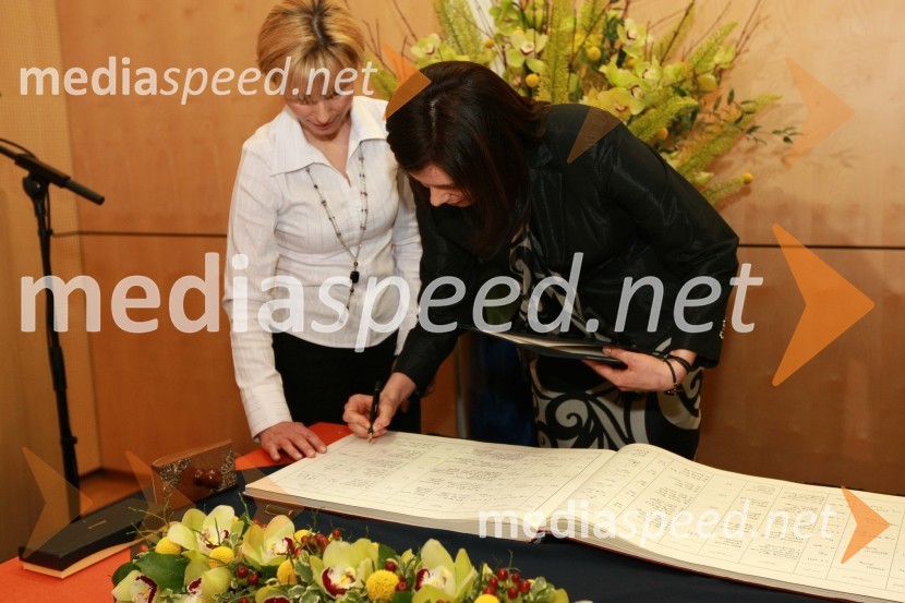 Dr. Klavdija Rižnar, Fakulteta za kemijo in kemijsko tehnologijoRektorjev dan Univerze v Mariboru 2009, promocija doktorjev znanosti in podelitev nagrad