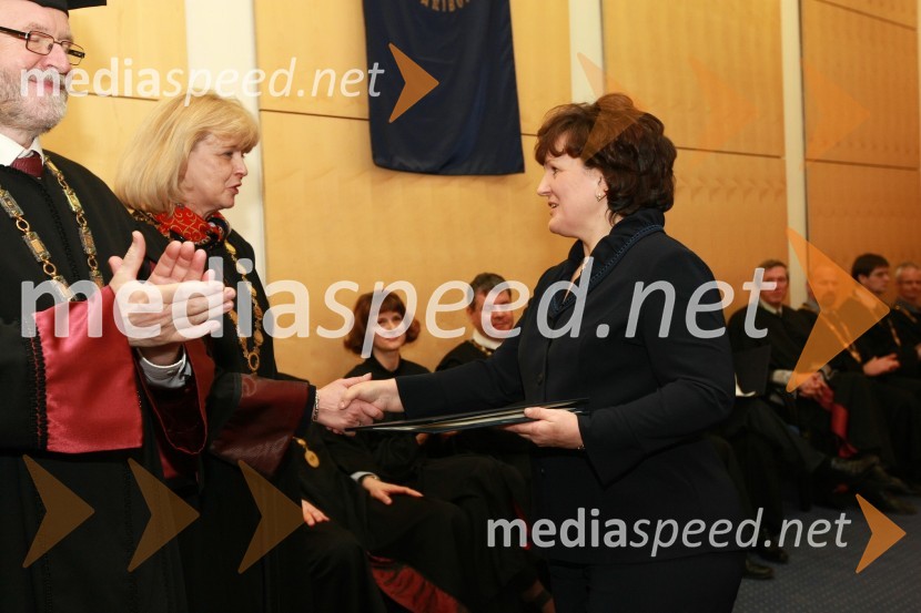 Red. prof. dr. Jana Bezenšek, prodekanica Filozofske fakultete in dr. Alenka Valh Lopert, Filozofska fakultetaRektorjev dan Univerze v Mariboru 2009, promocija doktorjev znanosti in podelitev nagrad