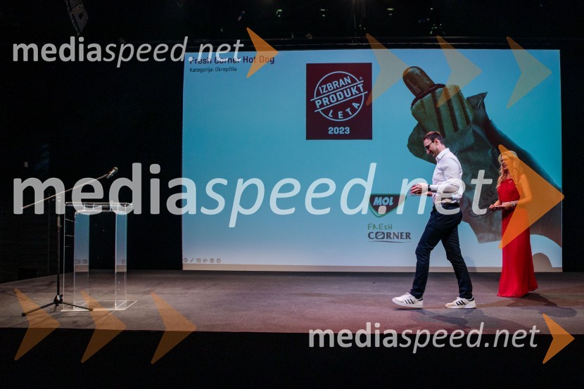  Aleš Horvat, vodja področja upravljanja blagovnih skupin, MOL Slovenija d.o.o.;  Bernarda Žarn, voditeljicaIzbran produkt leta 2023