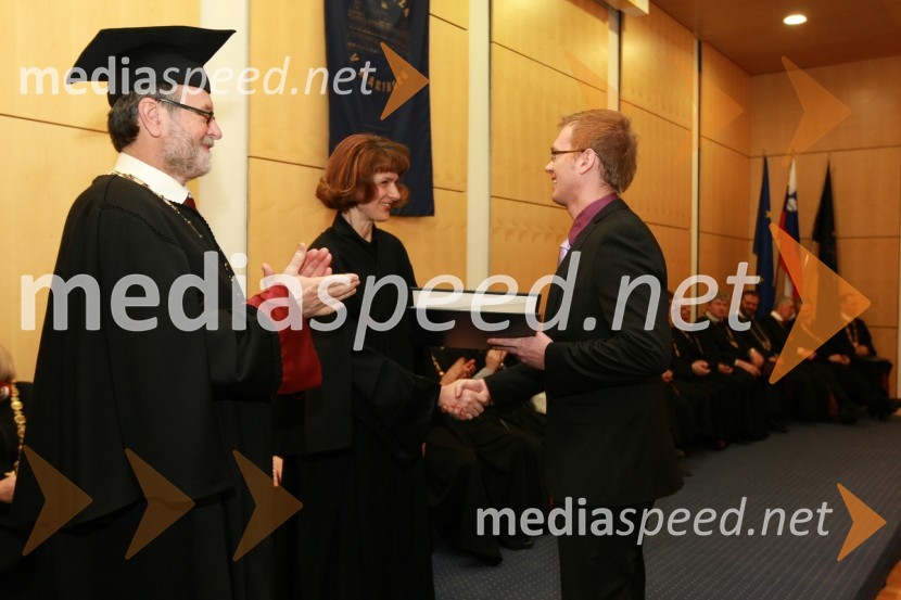 Prof. dr. Ivan Rozman, rektor Univerze v Mariboru, prof. dr. Nataša Vaupotič, dekanica Fakultete za naravoslovje in matematiko in dr. Andrej Taranenko, Fakulteta za naravoslovje in matematikoRektorjev dan Univerze v Mariboru 2009, promocija doktorjev znanosti in podelitev nagrad