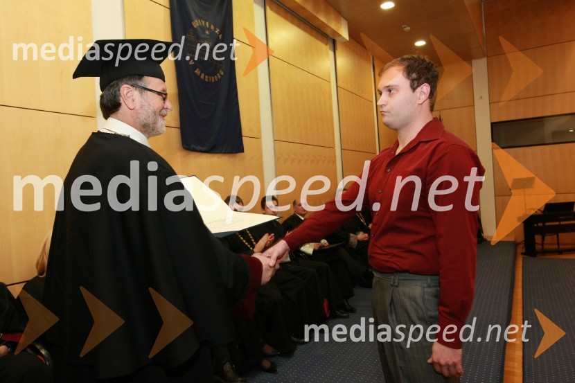 Prof. dr. Ivan Rozman, rektor Univerze v Mariboru in Primož Titan, dobitnik Rektorjeve nagrade UM za leto 2008Rektorjev dan Univerze v Mariboru 2009, promocija doktorjev znanosti in podelitev nagrad