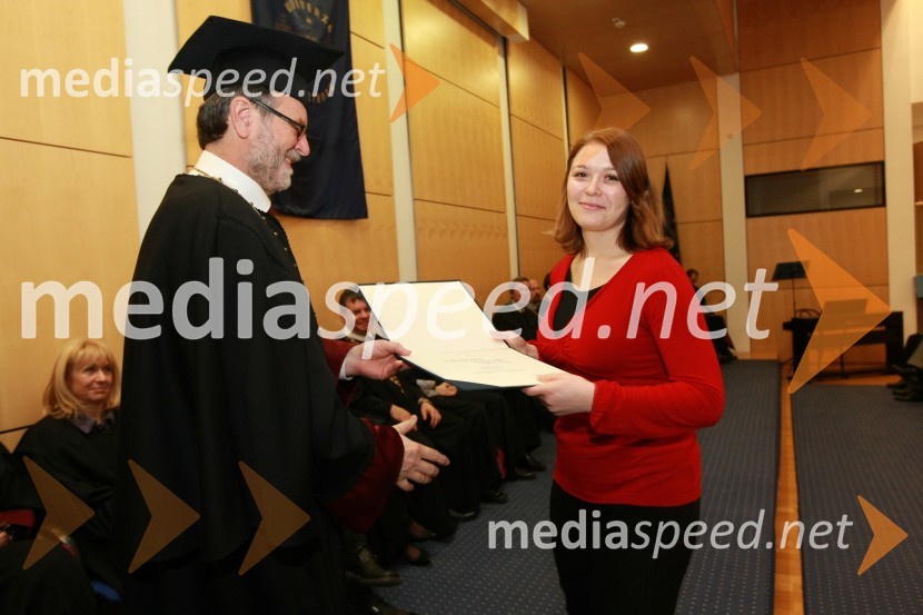 Prof. dr. Ivan Rozman, rektor Univerze v Mariboru in Sabina Strelec, dobitnica Rektorjeve nagrade UM za leto 2008Rektorjev dan Univerze v Mariboru 2009, promocija doktorjev znanosti in podelitev nagrad