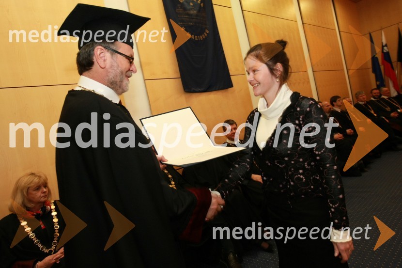 Prof. dr. Ivan Rozman, rektor Univerze v Mariboru in Darja Abram, dobitnica Perlachove nagrade UM za leto 2008Rektorjev dan Univerze v Mariboru 2009, promocija doktorjev znanosti in podelitev nagrad