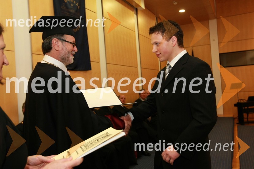 Prof. dr. Ivan Rozman, rektor Univerze v Mariboru in Simon Klančnik, dobitnik Perlachove nagrade UM za leto 2008Rektorjev dan Univerze v Mariboru 2009, promocija doktorjev znanosti in podelitev nagrad