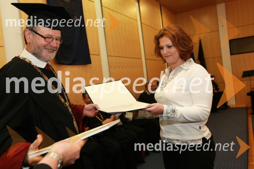 Prof. dr. Ivan Rozman, rektor Univerze v Mariboru in Mateja Grašič, dobitnica Perlachove nagrade UM za leto 2008Rektorjev dan Univerze v Mariboru 2009, promocija doktorjev znanosti in podelitev nagrad