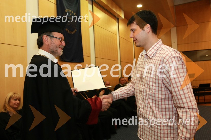 Prof. dr. Ivan Rozman, rektor Univerze v Mariboru in Uroš Eferl, dobitnik Perlachove nagrade UM za leto 2008Rektorjev dan Univerze v Mariboru 2009, promocija doktorjev znanosti in podelitev nagrad