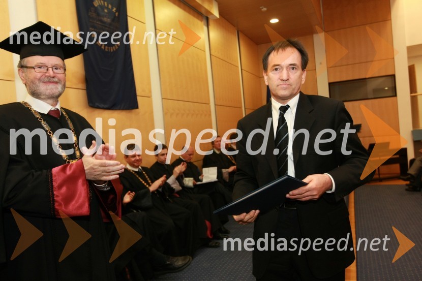 Prof. dr. Ivan Rozman, rektor Univerze v Mariboru in doc. dr. Vojko Flis, strokovni vodja Klinike za kirurgijo (priznanje je prevzel v imenu Univerzitetnega kliničnega centra Maribor, dobitnikov Svečane listine UM za leto 2008)Rektorjev dan Univerze v Mariboru 2009, promocija doktorjev znanosti in podelitev nagrad