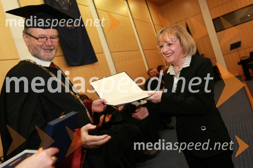 Prof. dr. Ivan Rozman, rektor Univerze v Mariboru in Vlasta Pečečnik, dobitnica Bronastega ključa UM za leto 2008Rektorjev dan Univerze v Mariboru 2009, promocija doktorjev znanosti in podelitev nagrad