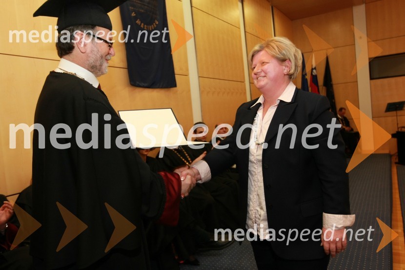 Prof. dr. Ivan Rozman, rektor Univerze v Mariboru in Milena Orož Črešnar, dobitnica Bronastega ključa UM za leto 2008Rektorjev dan Univerze v Mariboru 2009, promocija doktorjev znanosti in podelitev nagrad