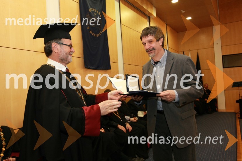 Prof. dr. Ivan Rozman, rektor Univerze v Mariboru in dr. Matjaž Duh, dobitnik Bronastega znaka UM za leto 2008Rektorjev dan Univerze v Mariboru 2009, promocija doktorjev znanosti in podelitev nagrad