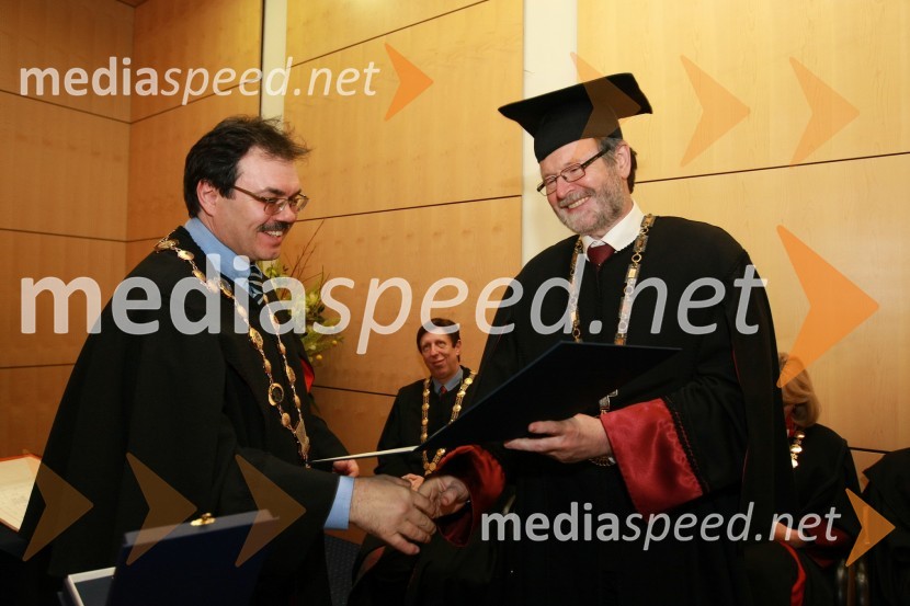 Dr. Radovan Hojs, redni profesor (priznanje je prevzel v imenu Dušice Pahor, dobitnice Bronastega znaka UM za leto 2008) in prof. dr. Ivan Rozman, rektor Univerze v MariboruRektorjev dan Univerze v Mariboru 2009, promocija doktorjev znanosti in podelitev nagrad