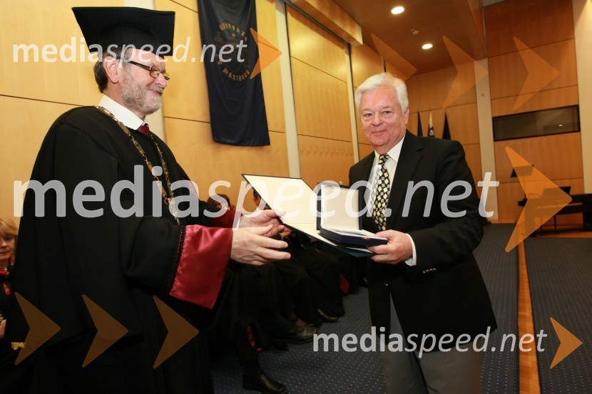 Prof. dr. Ivan Rozman, rektor Univerze v Mariboru in Marjan Premik, dobitnik Srebrnega znaka UM za leto 2008Rektorjev dan Univerze v Mariboru 2009, promocija doktorjev znanosti in podelitev nagrad